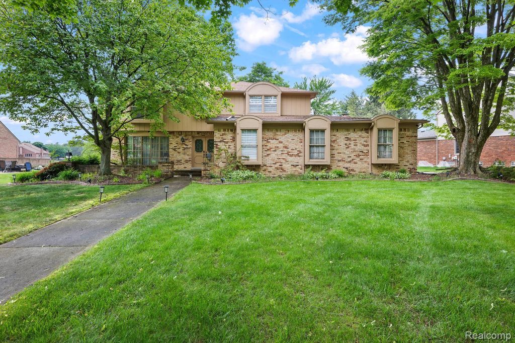 29801 Deer Run, Farmington Hills city