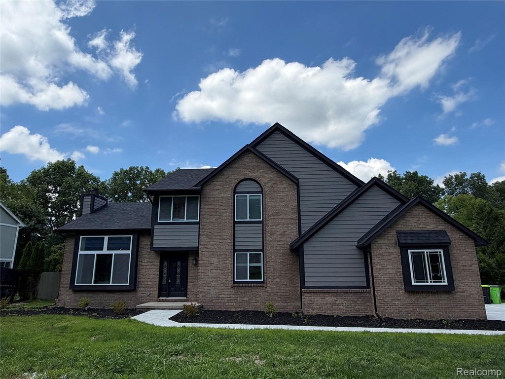 5140 Woodrun Court, West Bloomfield charter township