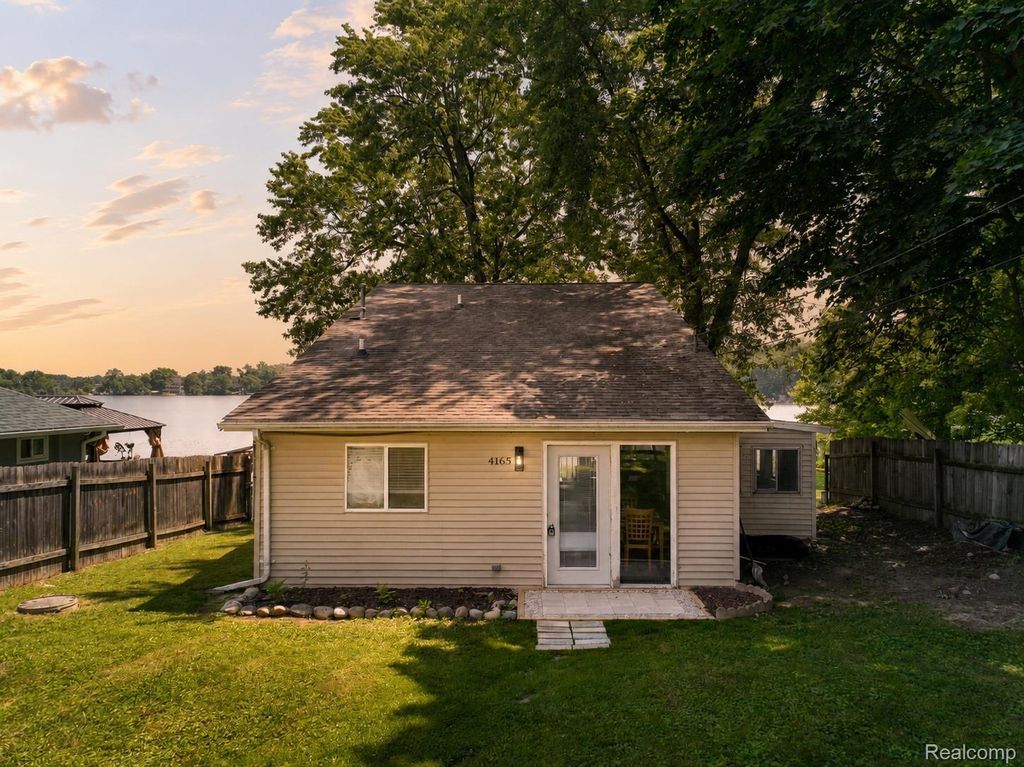 4165 Highcrest Drive, Genoa township