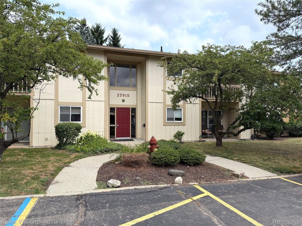 27915 Berrywood Lane 70, Farmington