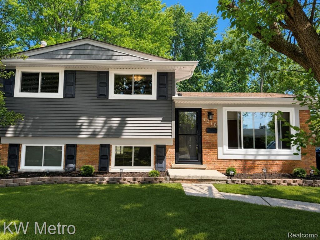 1210 Kenilworth, Clawson city