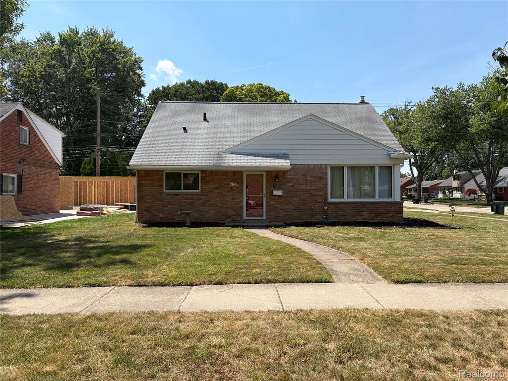 747 Jamaica, Troy city