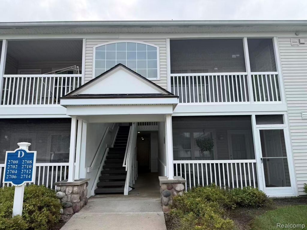 2710 S Knightsbridge Circle, Ann Arbor