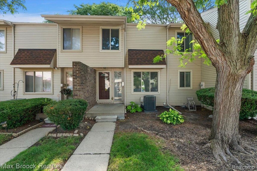 2 Roanoke Towne Street, Southfield