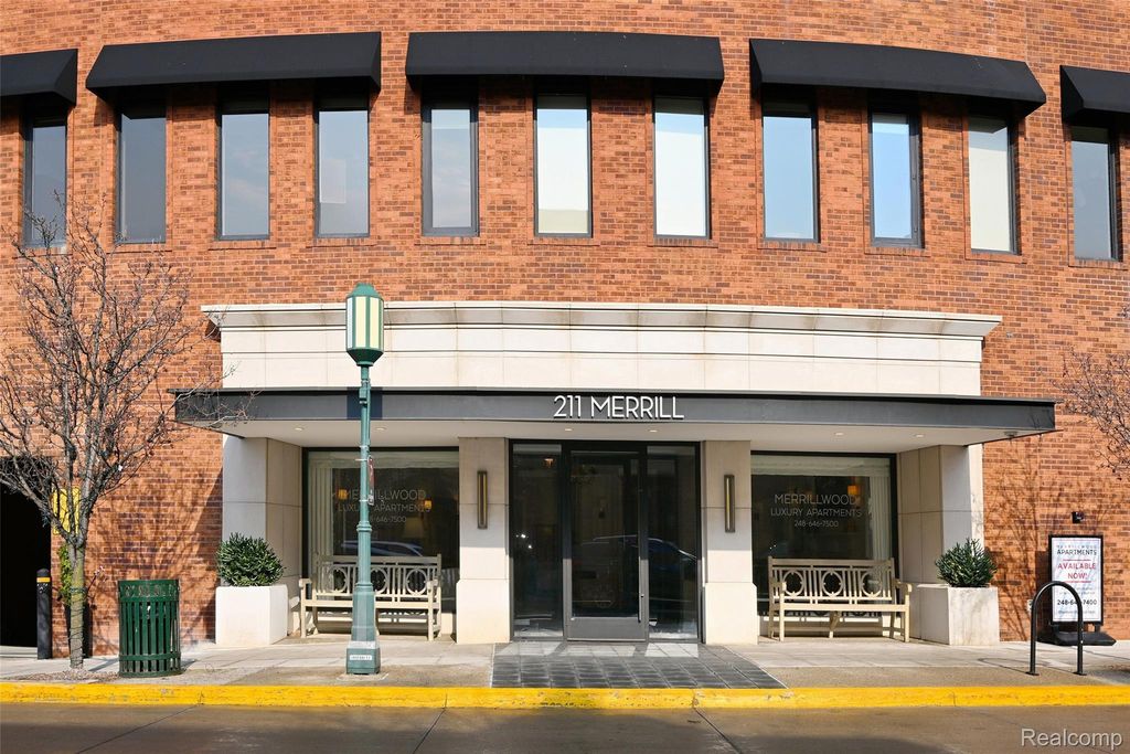 211 E Merrill Street 410, Birmingham city
