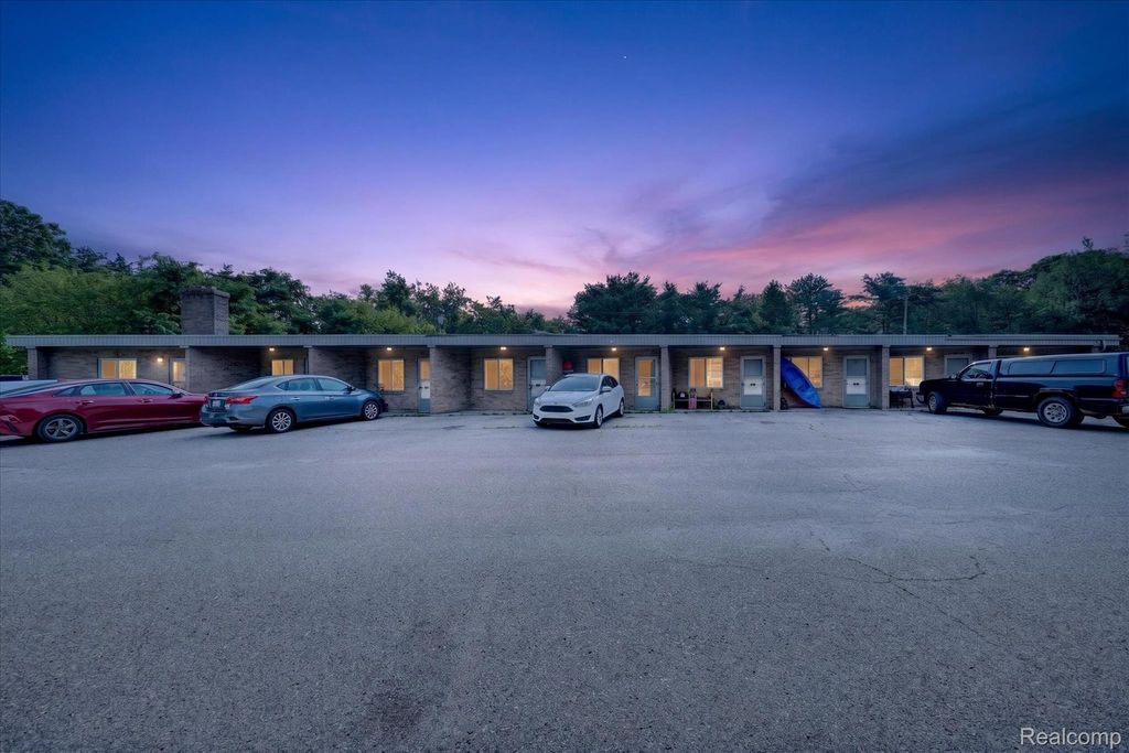 16001 Dixie Highway, Groveland township