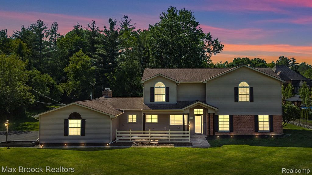 6096 Darramoor Road, Bloomfield charter township