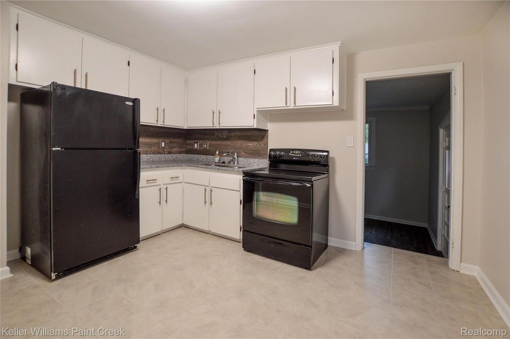 8287 State Park, Center Line city