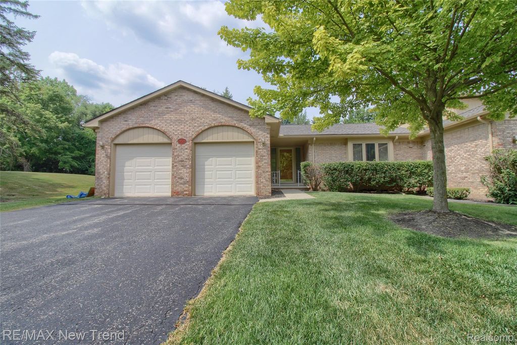 29504 Sylvan Lane, Farmington Hills