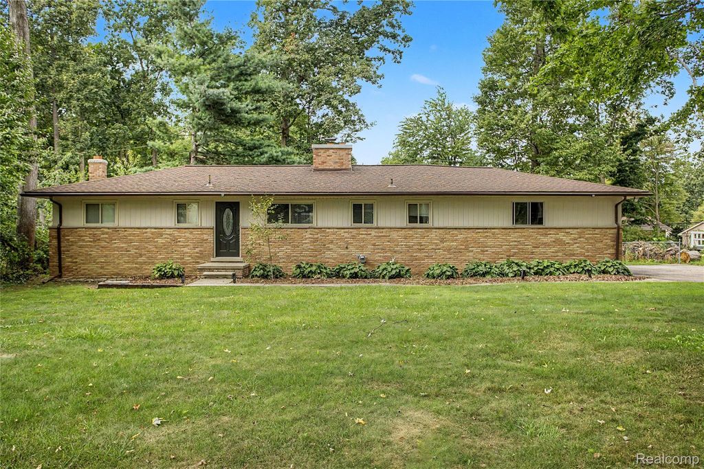 5935 Chickadee Lane, Independence charter township