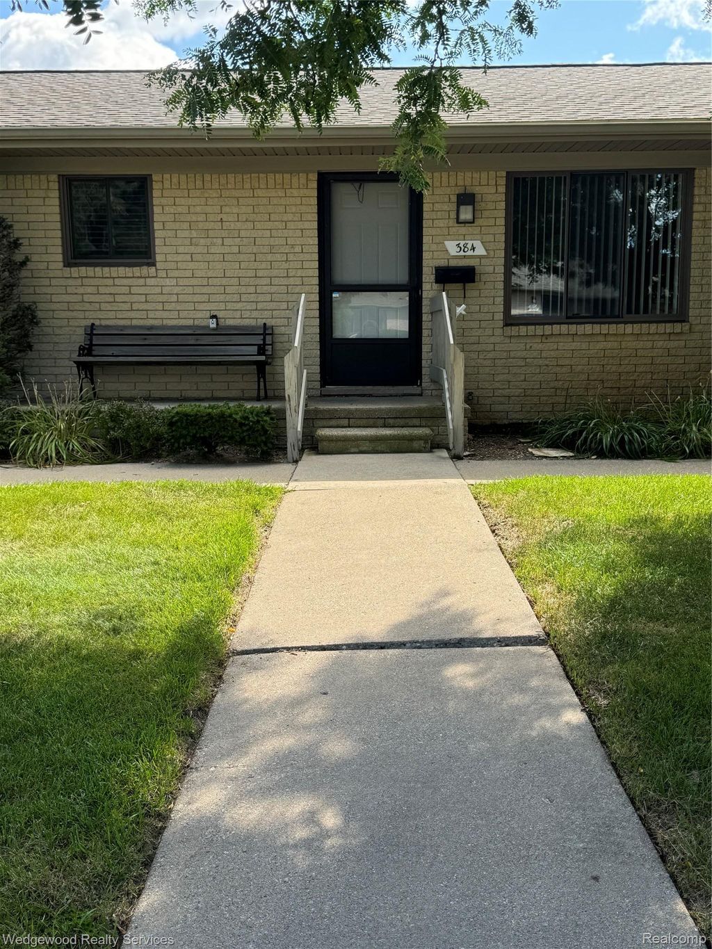 384 Hillcrest Court, Oxford