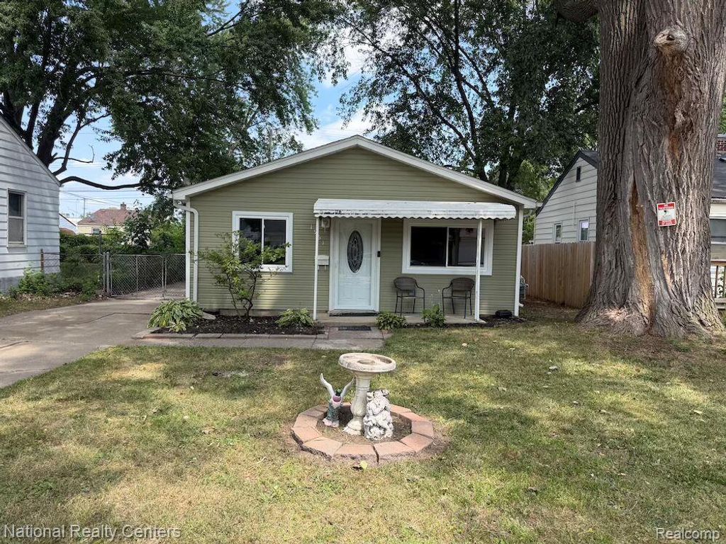 1961 Goulson Avenue, Warren city
