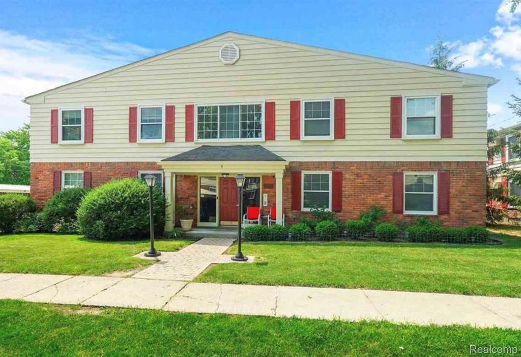 721 W Maple Road, Clawson