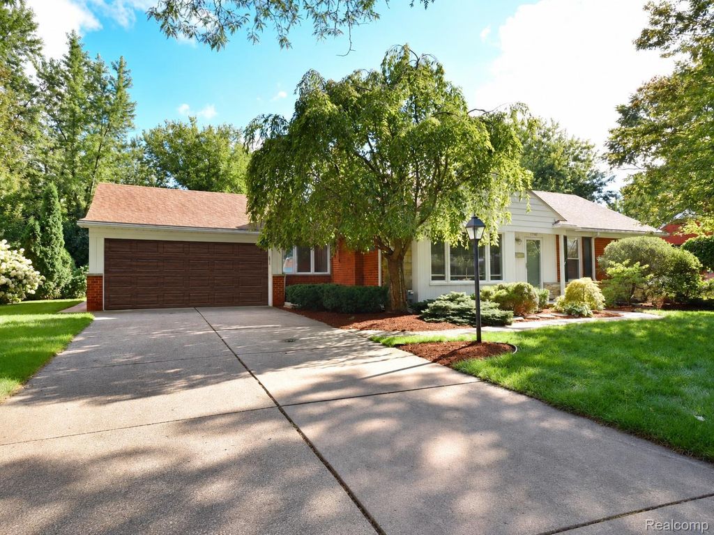 17161 Locherbie Avenue, Beverly Hills