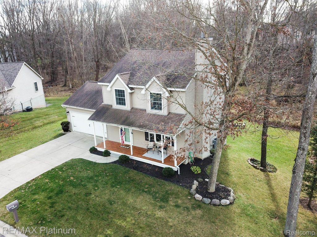 2049 Laurel Oak Drive, Oceola township