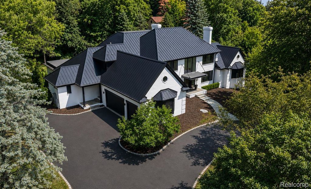 14 Beresford Court, Bloomfield charter township
