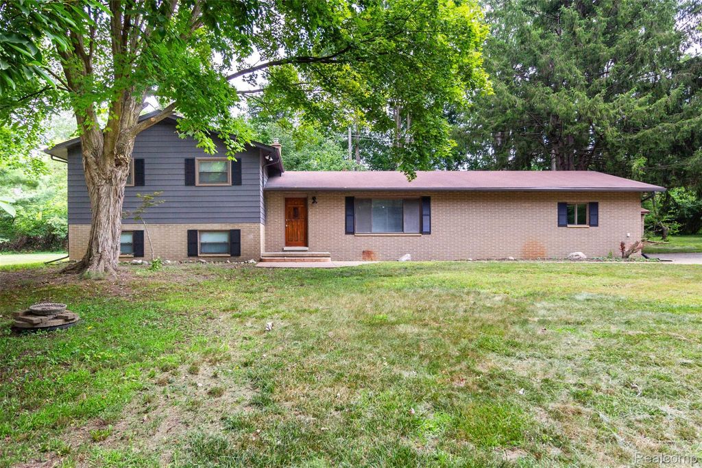 7580 Thornwood Street, Canton charter township