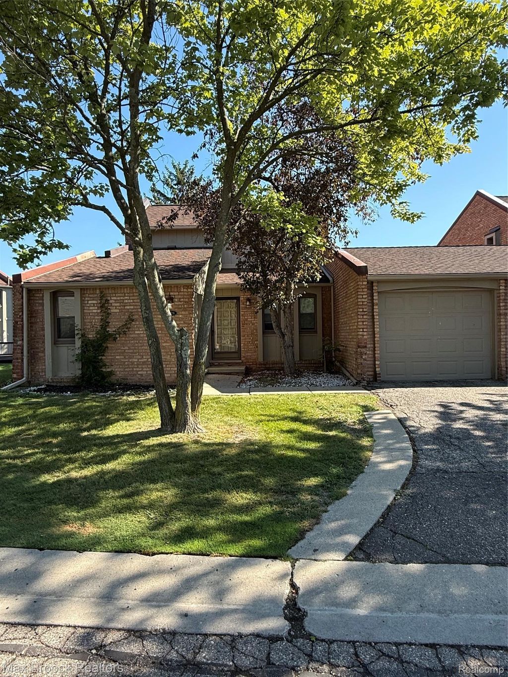 3028 Moon Lake Drive, West Bloomfield