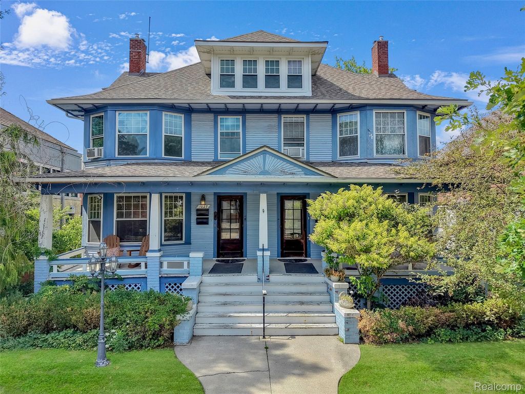 1027 Lakepointe Street, Grosse Pointe Park city