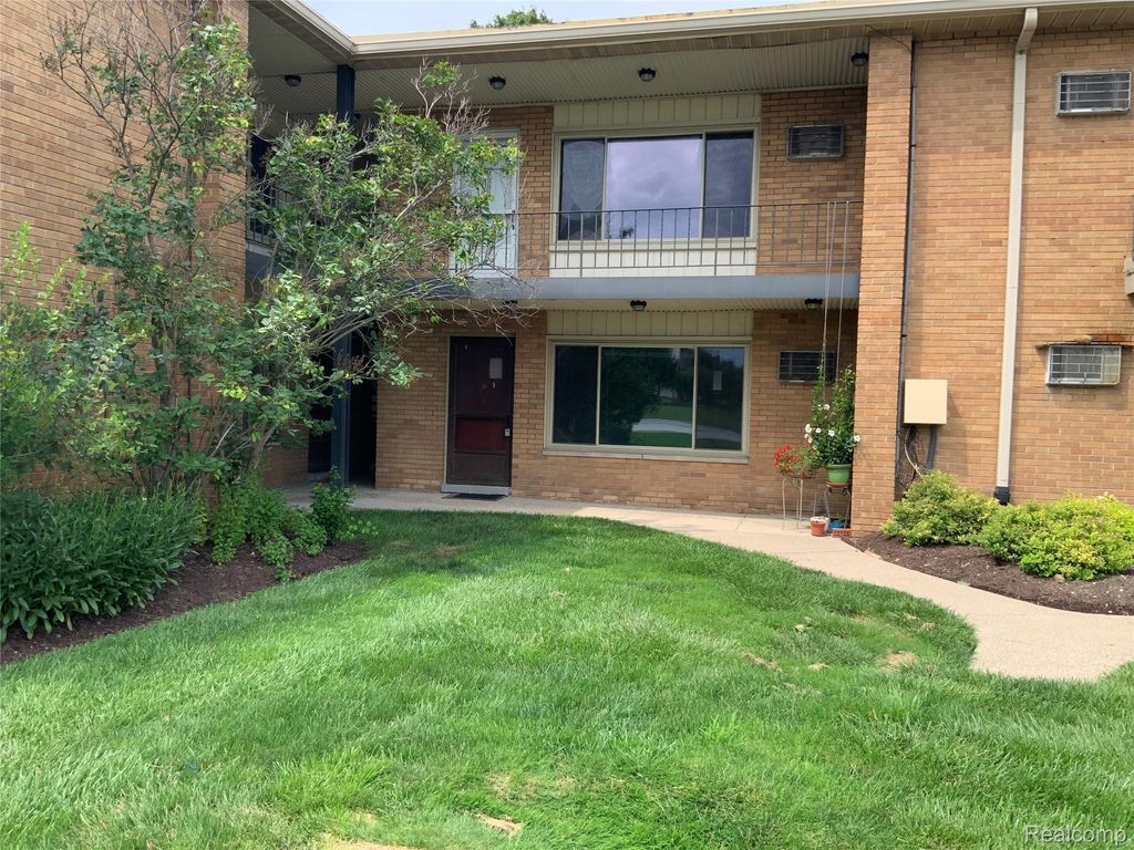 2859 E Maple Road 3, Birmingham city