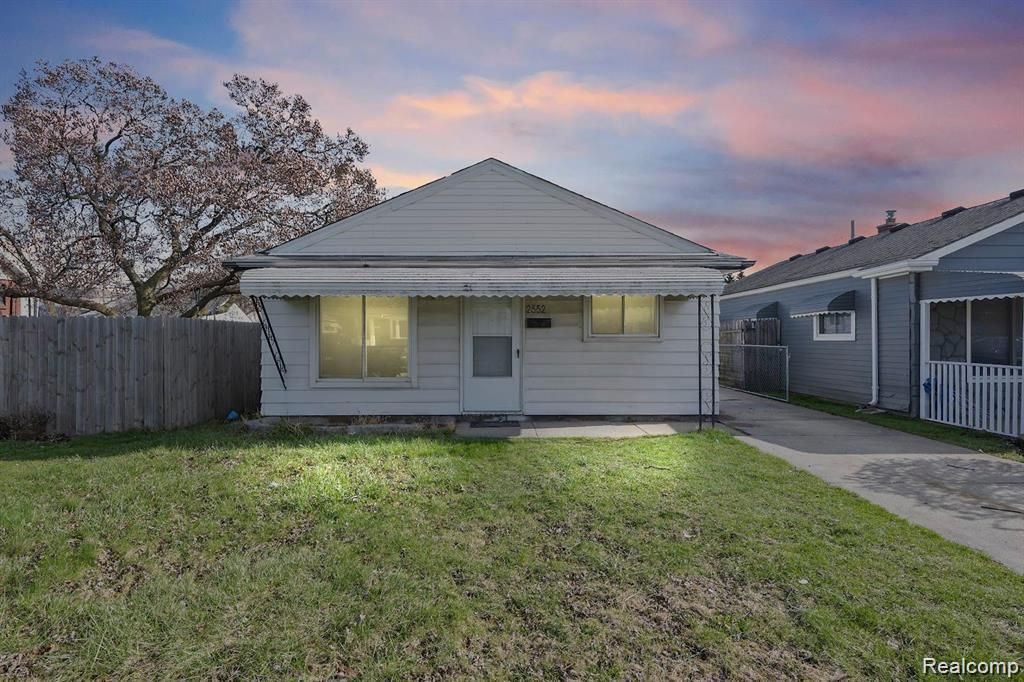 2552 Emogene Street, Melvindale city