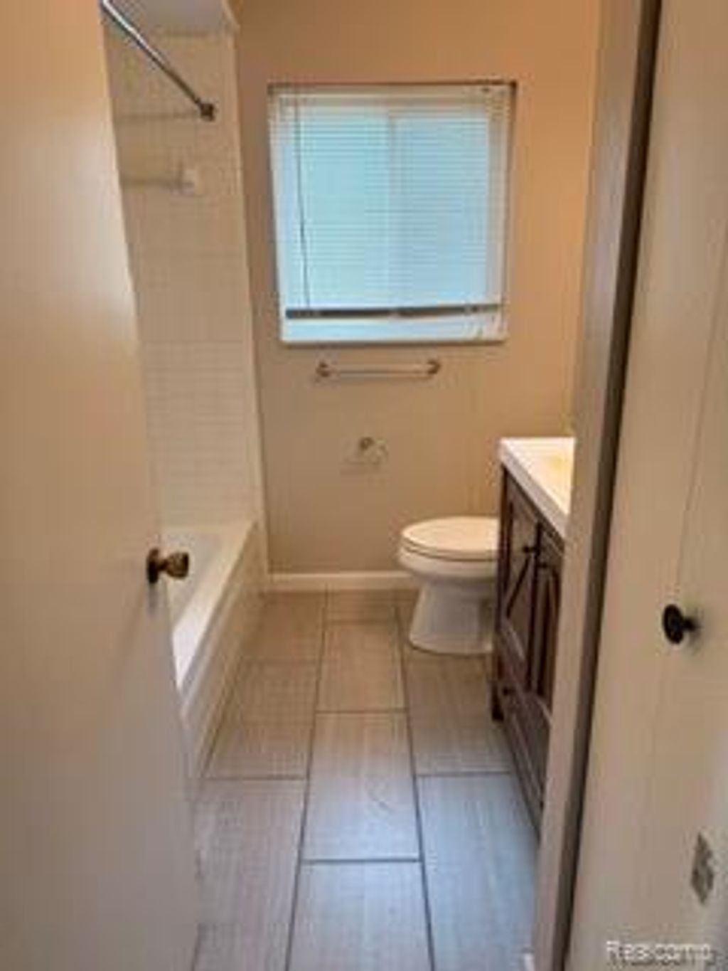 328 E Elmwood Avenue 6, Clawson