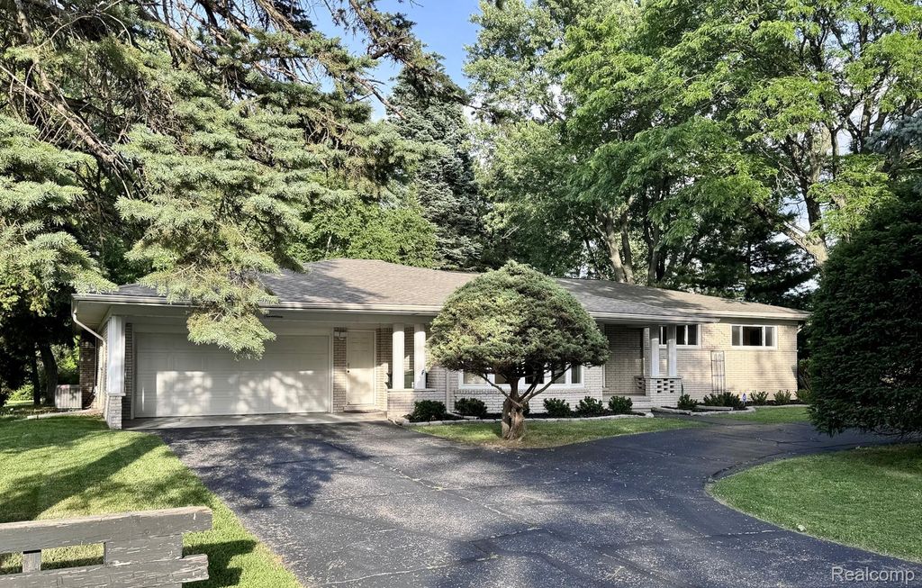 17 Avonwood Boulevard, Rochester Hills city