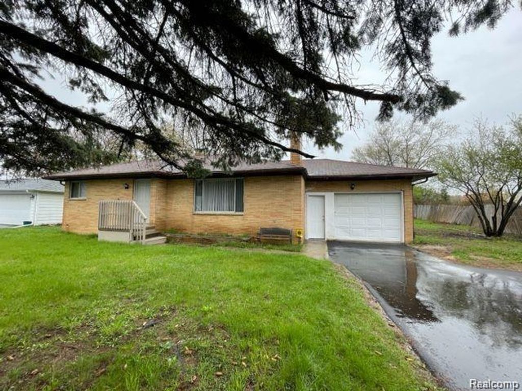 5122 W Bristol Road, Flint charter township