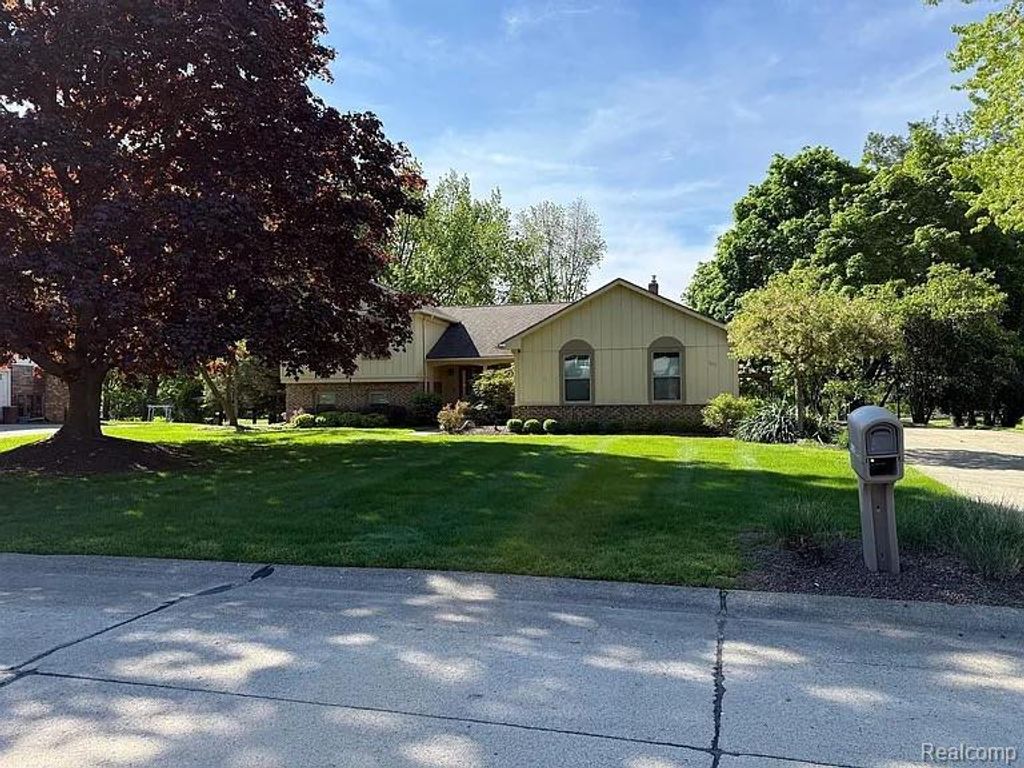 36157 Parklane Circle, Farmington Hills city