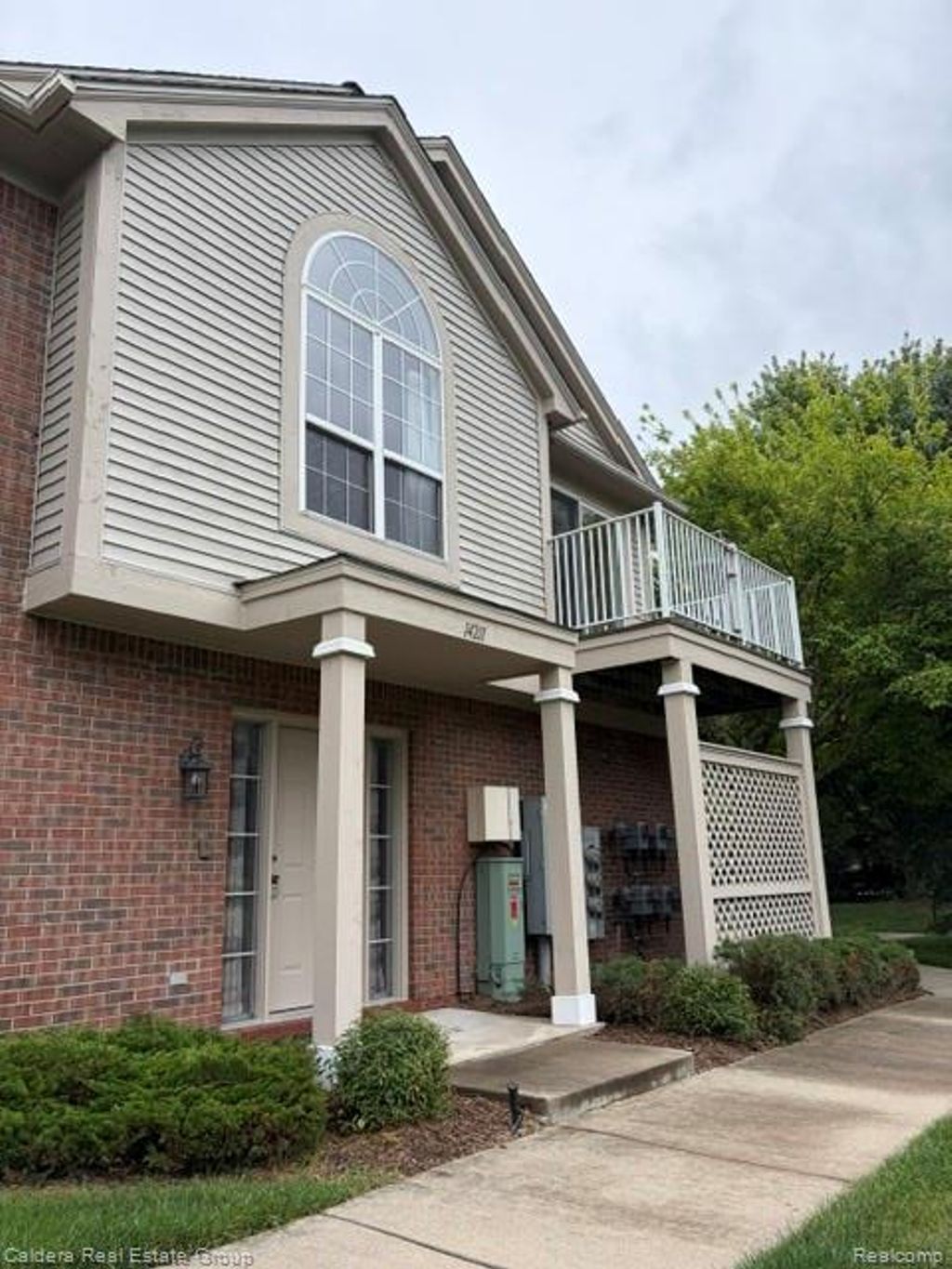 14211 Chesapeake Circle, Walled Lake