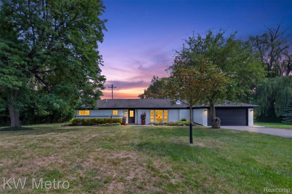 4251 Derry Road, Bloomfield charter township