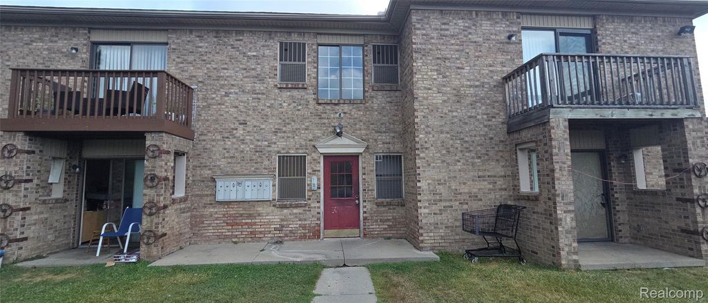 280 E 13 Mile Road, Madison Heights