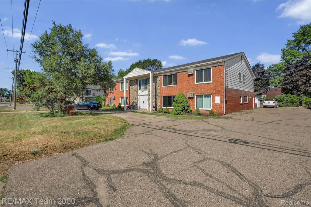 6930 Yale Apt. #5 Street, Westland