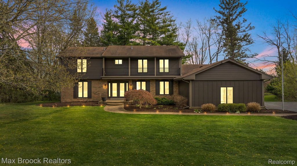 5240 Clarendon Crest Street, Bloomfield charter township