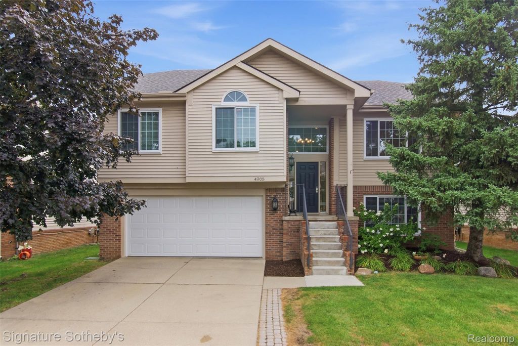 4905 Carrington Drive, Oakland charter township