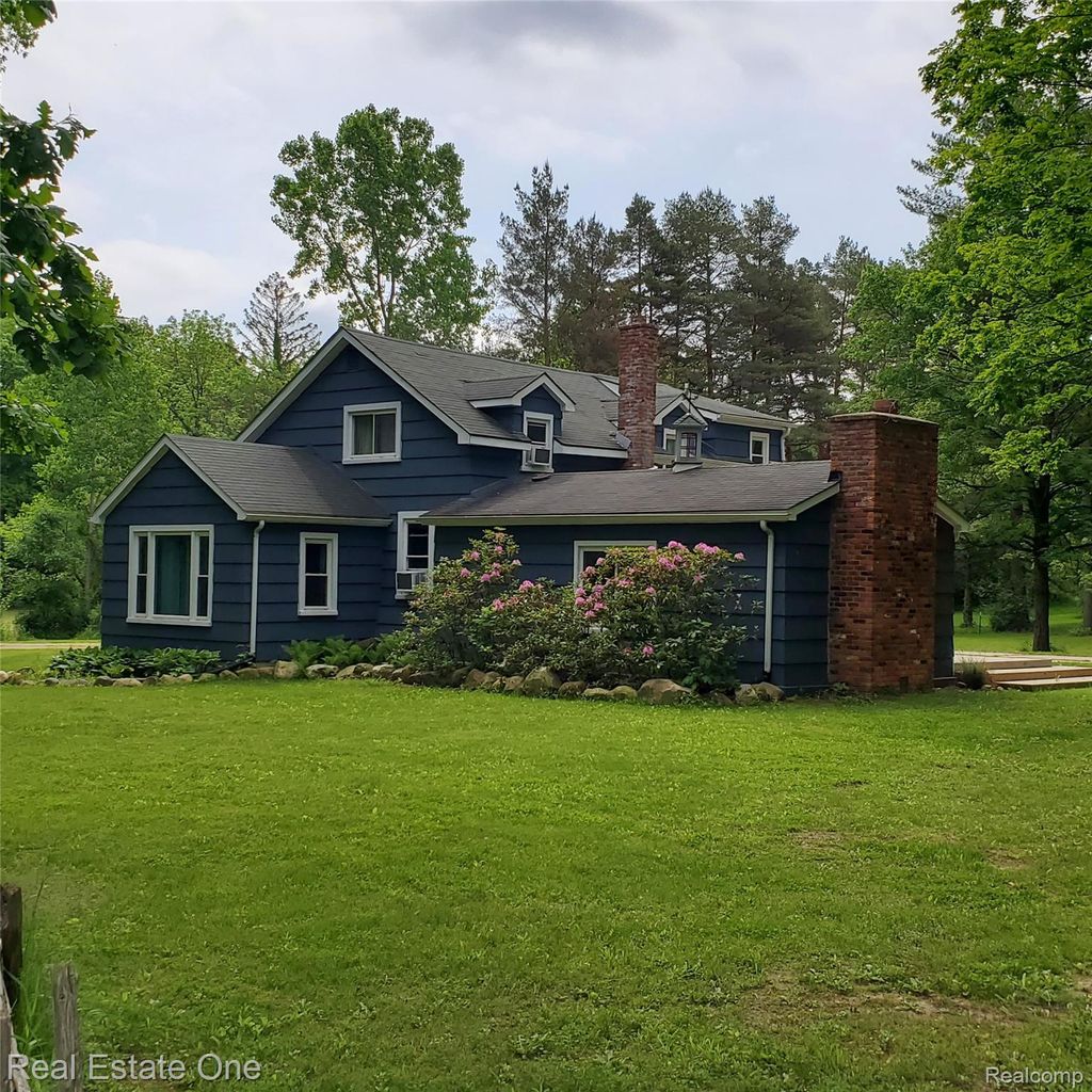 249 W Buell Road E, Oakland charter township