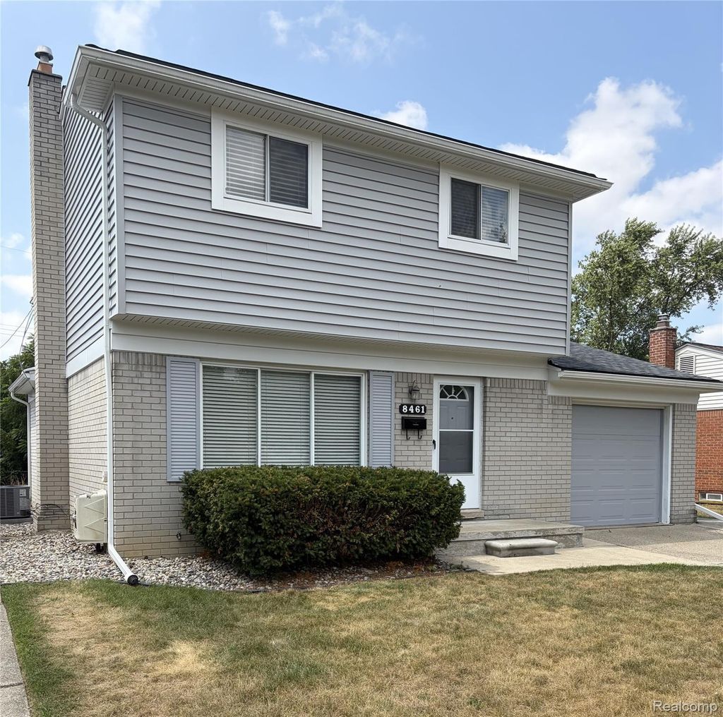 8461 Forrest Drive, Canton charter township