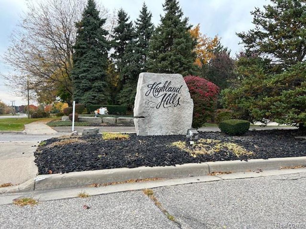 49777 Hidden Valley Drive, Macomb