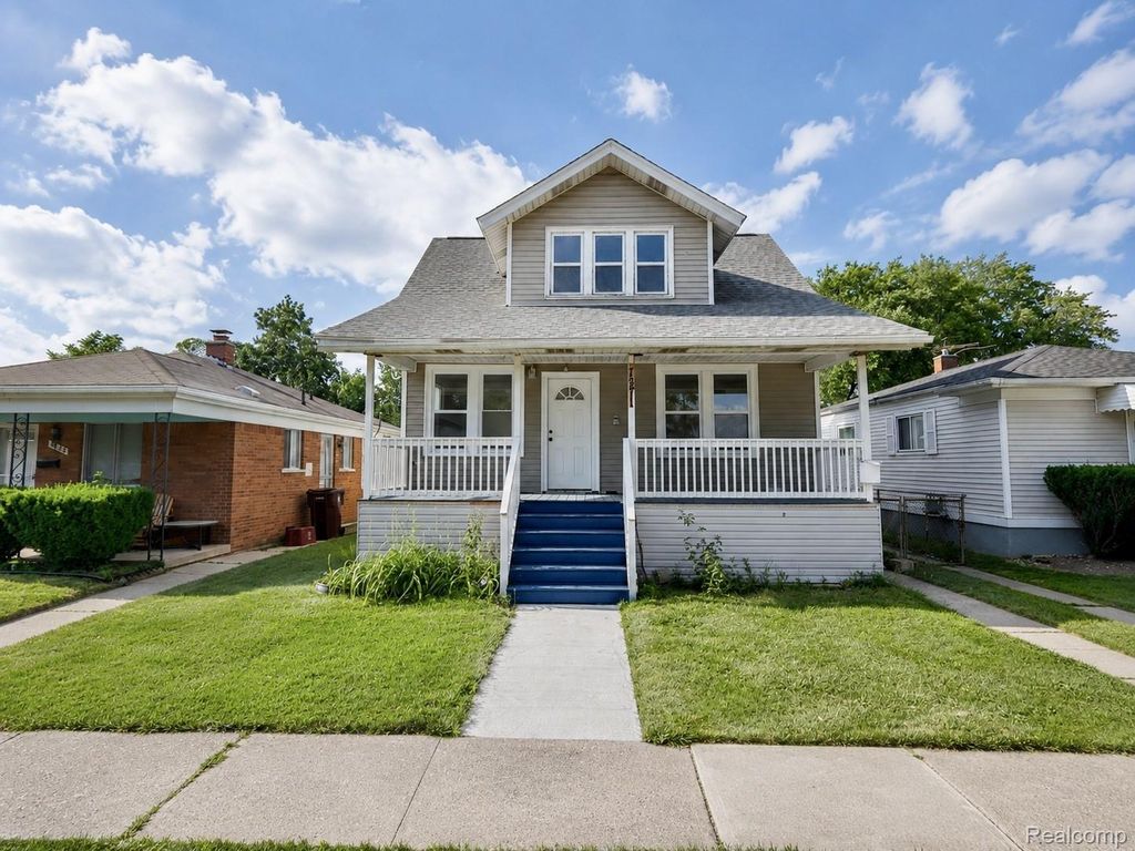 7271 Wiegand, Center Line city