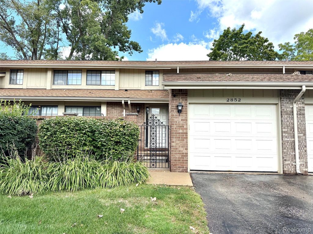 2852 Trailwood Drive, Rochester Hills city