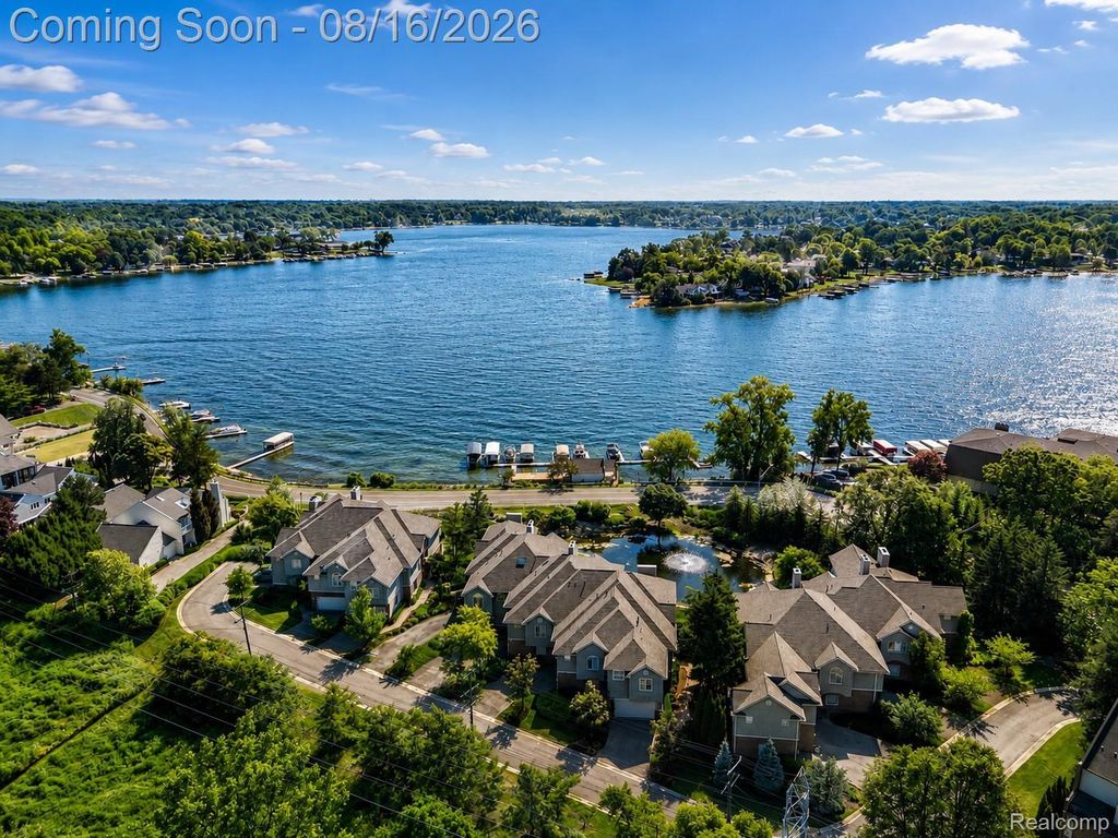 3782 Pine Lake Knoll Drive, West Bloomfield