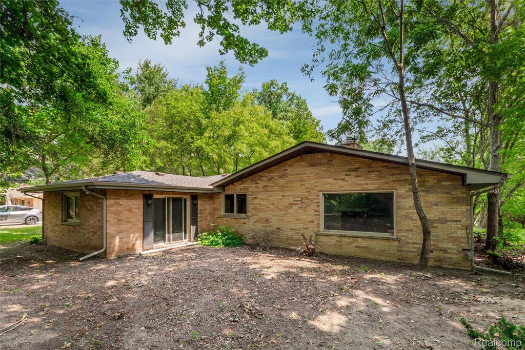 26261 La Muera Street, Farmington Hills city