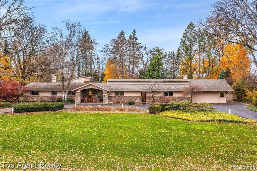 5760 Snowshoe Circle, Bloomfield charter township