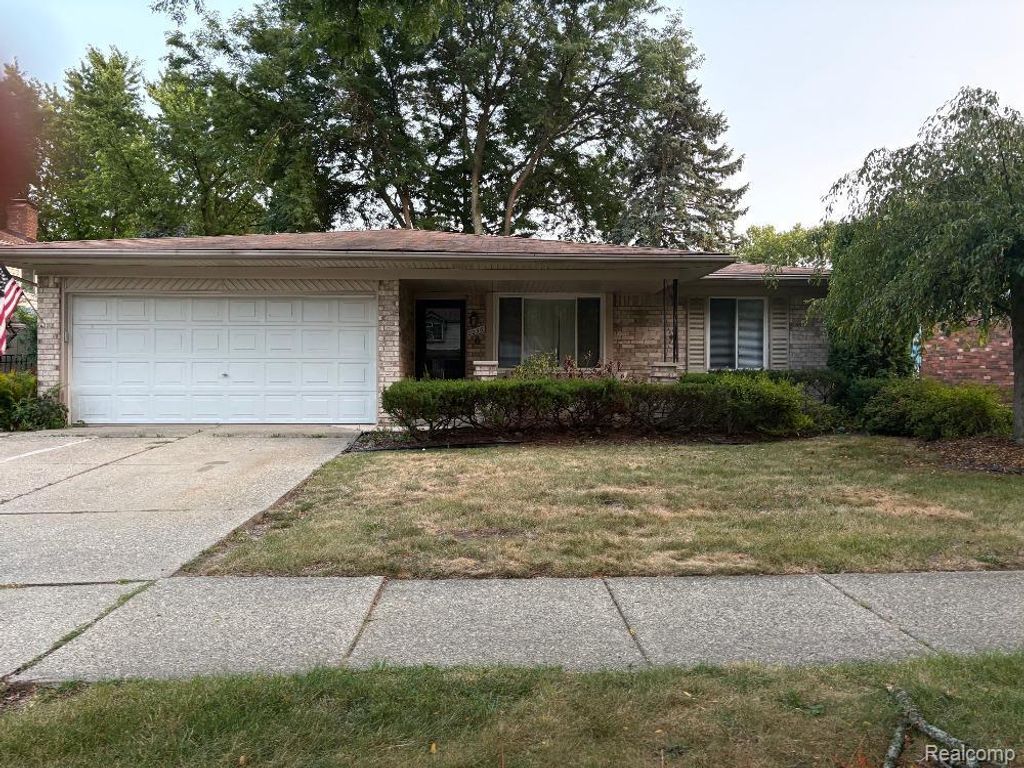 2256 Niagara Drive, Troy city