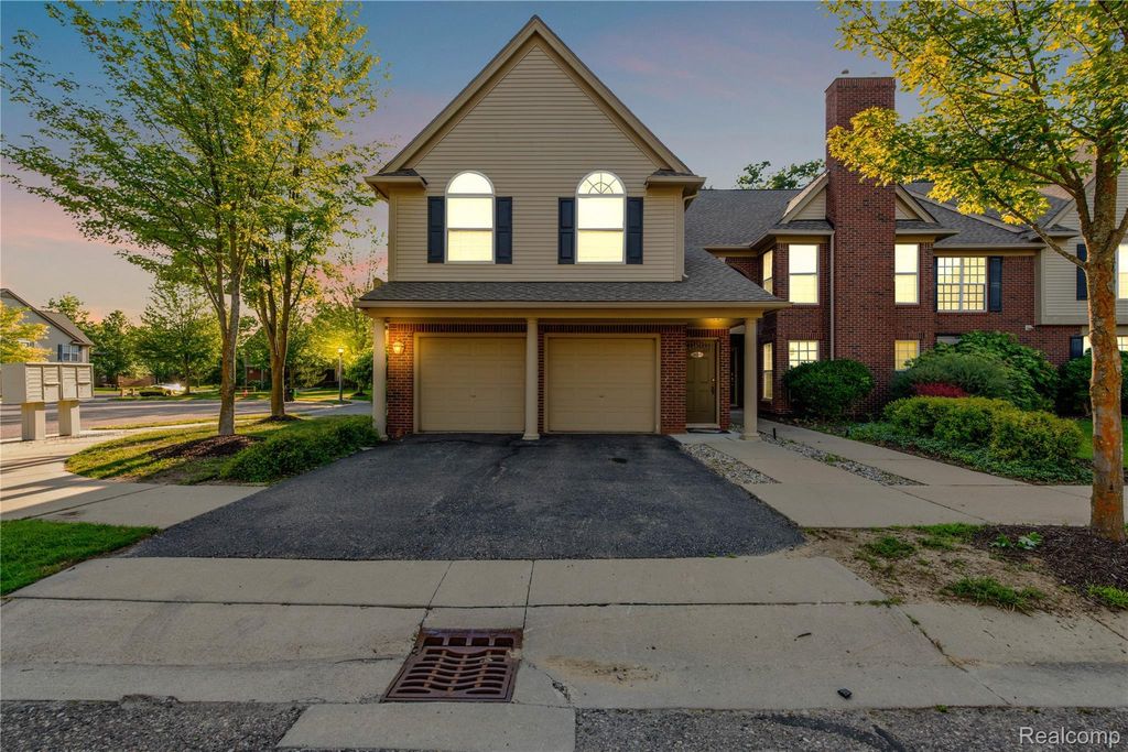 28553 Carlton Way Drive, Novi