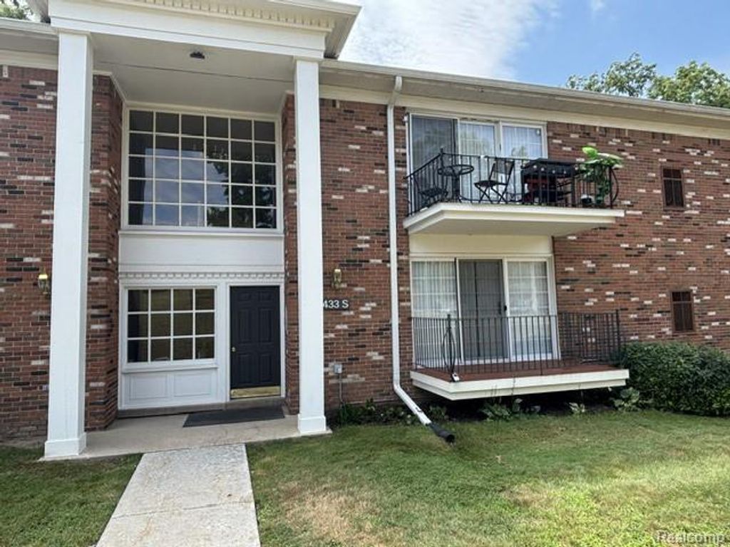 433 Fox Hills Drive S, Bloomfield Hills