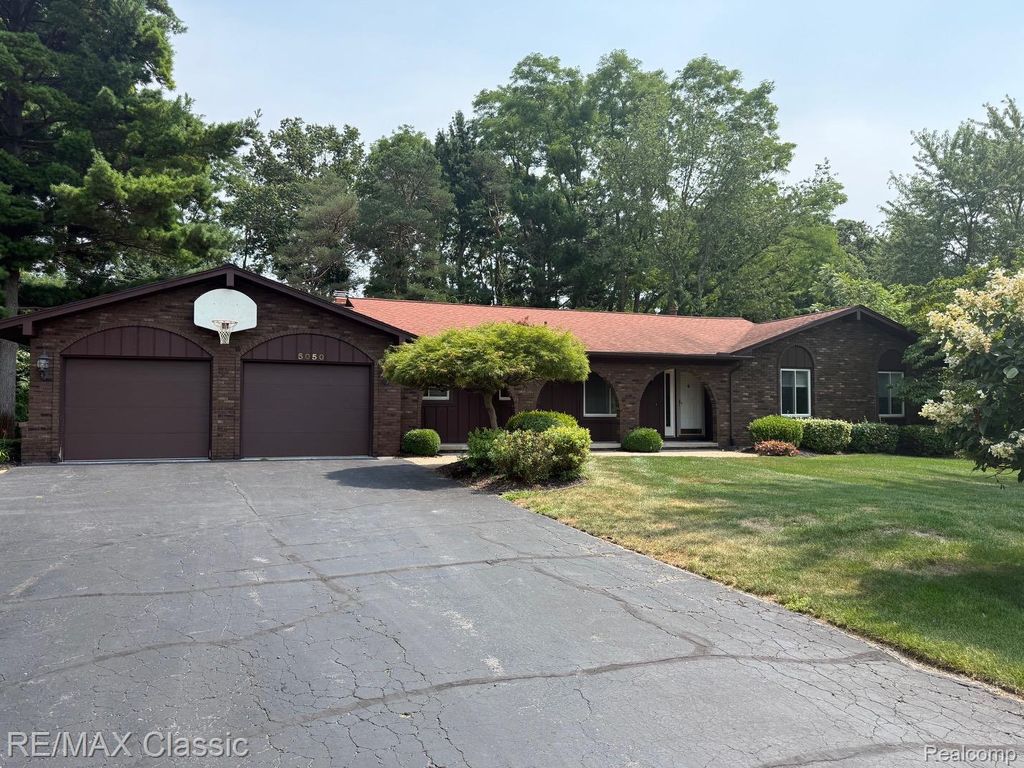 5050 Winewood Lane, Commerce charter township