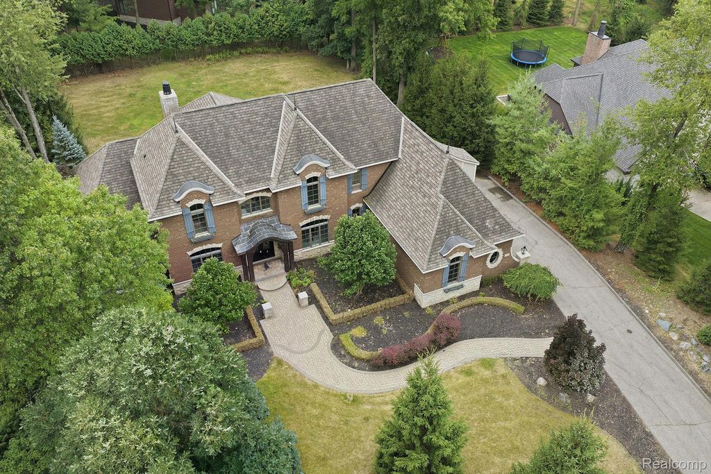2707 Turtle Lake Drive, Bloomfield charter township