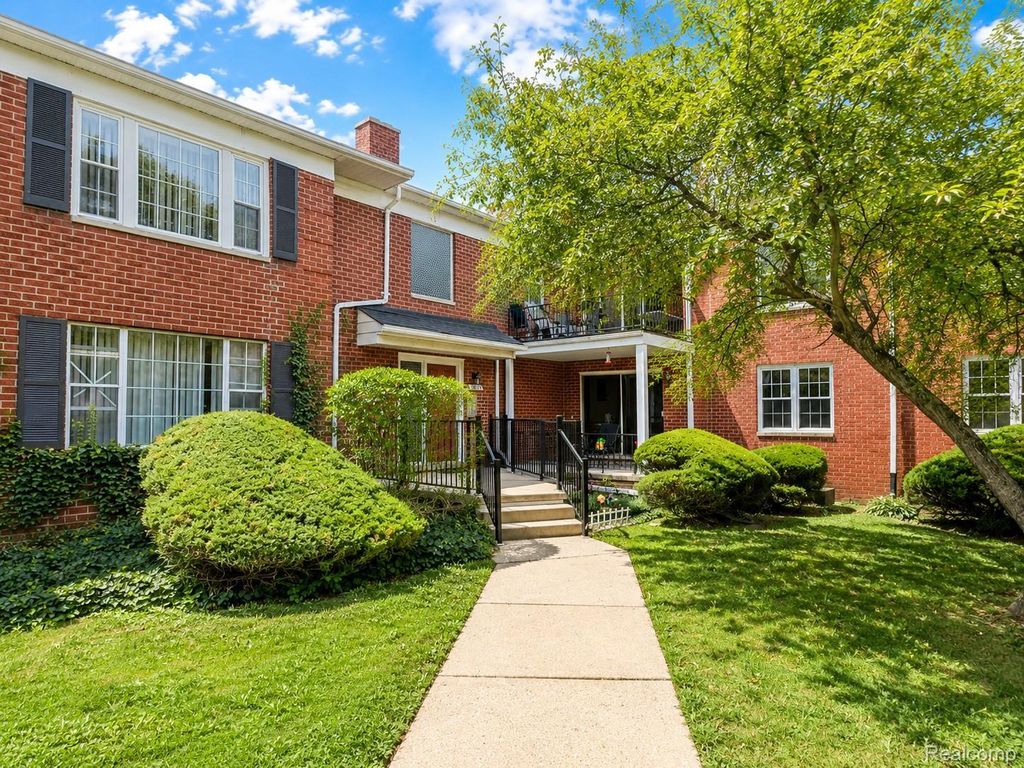27654 E Echo Valley 231, Farmington Hills