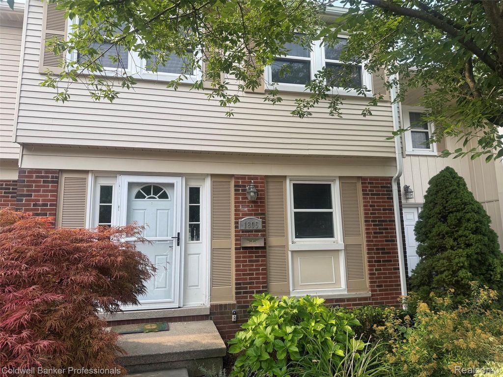 1805 Brentwood Drive 329, Troy
